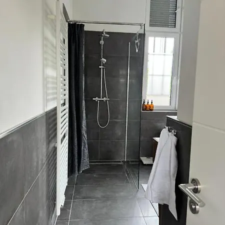 Heaven Homes - 5 Min Bis Zur Duesseldorfer Innenstadt Homestay Dusseldorf